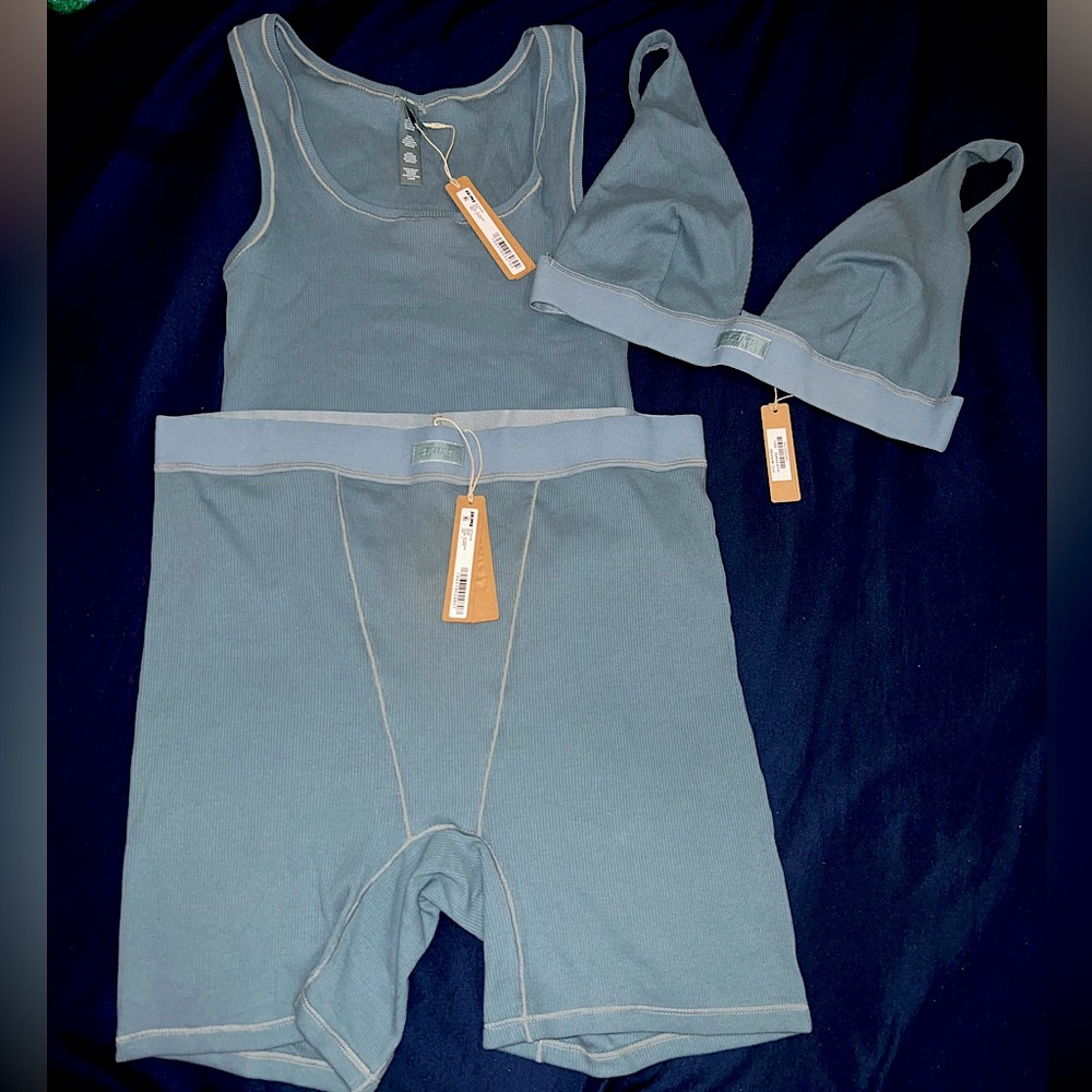BNWT SKIMS KYANITE SET SIZE LARGE